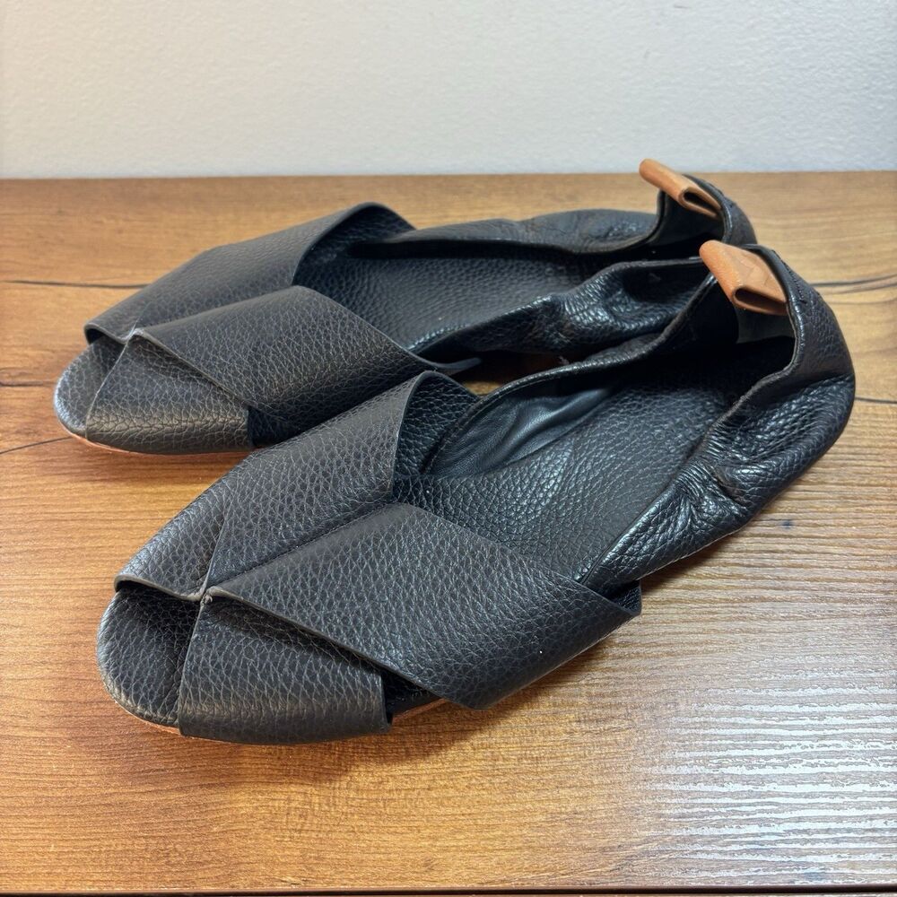 Mercedes Castillo Womens Size 8.5 Black Pebbled Leather Amaia Peep Toe Flats